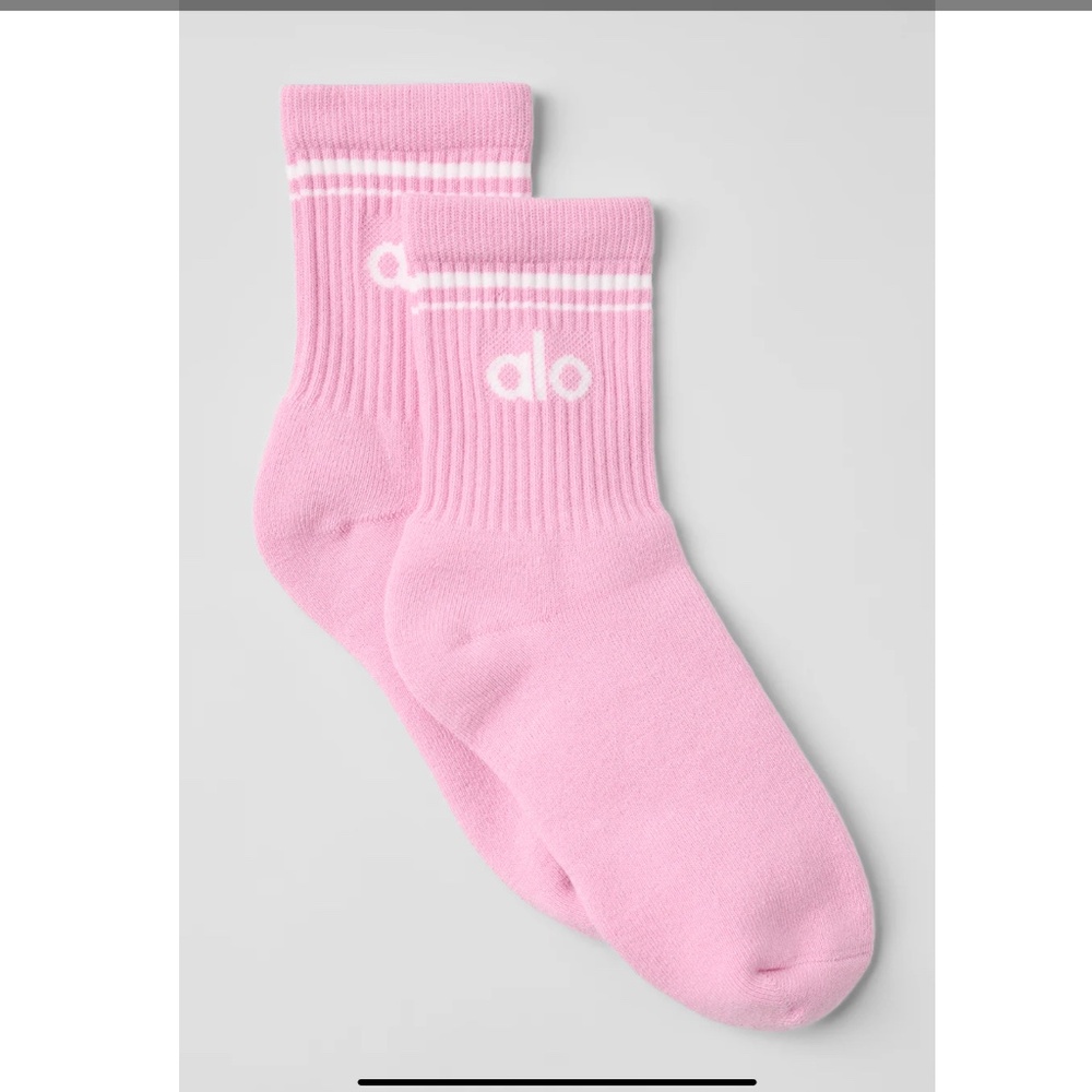 alo yoga unisex half crew socks SWEET PINK sold out M